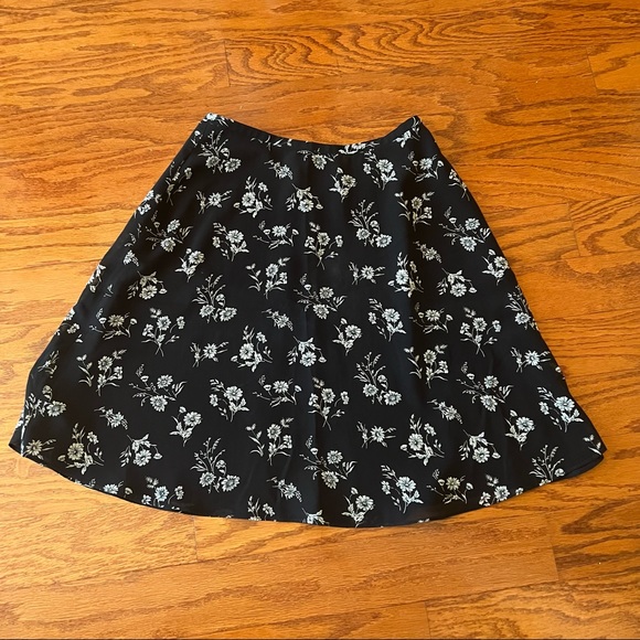 Liz Claiborne size 4 petite a line black flowered print lined skirt - Picture 5 of 5